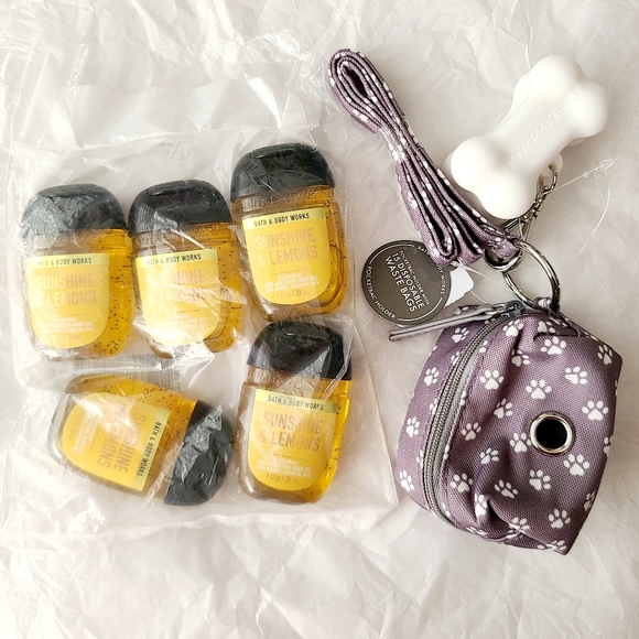 Bath & Body Works Other - 🐕‍🦺🤲NWT‼️BBW Wearable Doggie Holder w/ Clean-up Baggies w/ 5pk of Sanitizers